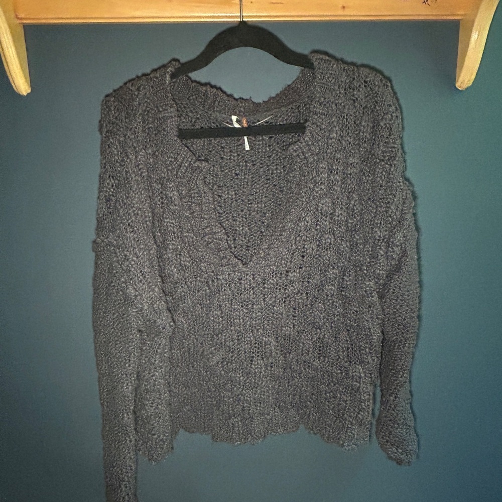 Cozy Chunky V-Neck Women's Sweater - Charcoal
